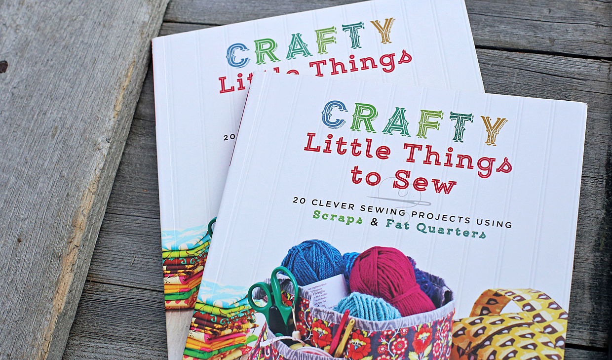 Crafty Little Things to Sew: 20 Clever Sewing Projects Using Scraps & Fat  Quarters: Fairbanks-Critchfield, Caroline: 9781454710455: : Books